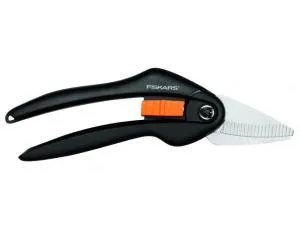 Ножницы универсальные SP28 Single Step FISKARS (лезвие - углеродистая сталь. для резки различный материалов. не для резки растений.)